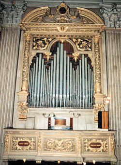 Le Cantorie e L'Organo / Choir-stalls with Organ