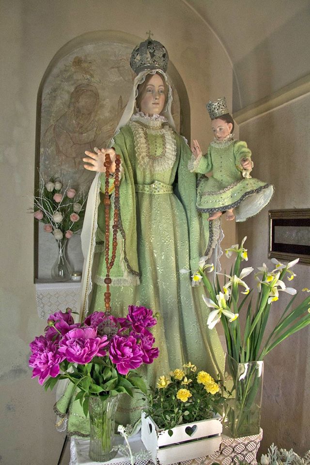 MAdonna Vestita santella